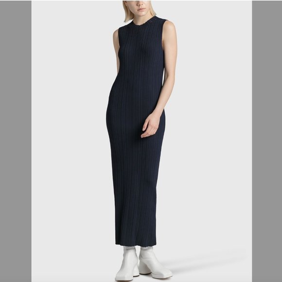 Elegant Navy Maxi Dress - Picture 4 of 4